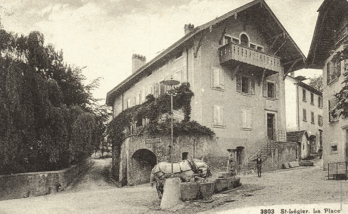 St-Légier - La Place - 3803